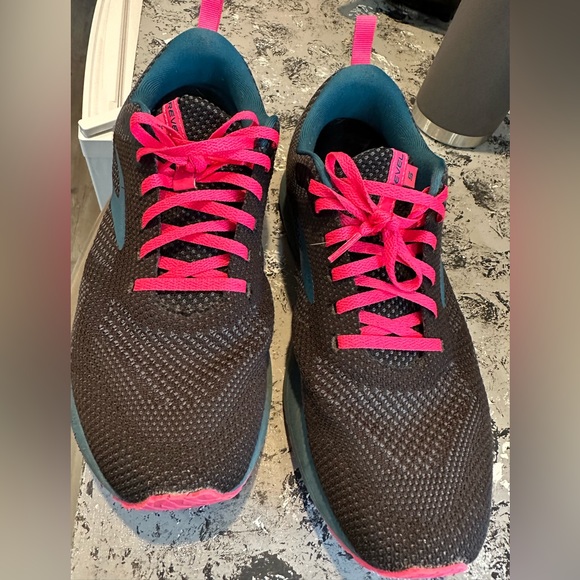 Brooks women size 12 athletic shoes - Picture 1 of 2